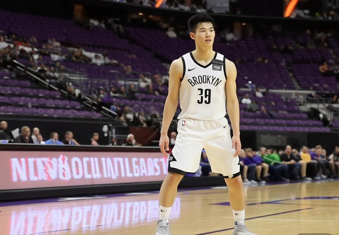 曾凡博NBA夏季联赛篮网首秀：中国新星0分1抢断，年轻球员培养路漫漫